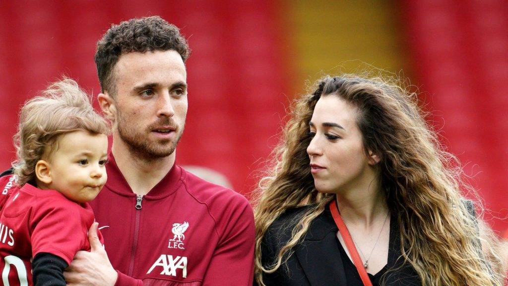 Diogo Jota dies latest: Liverpool forward killed in car crash in Spain two weeks after his wedding Diogo Jota dies latest: Liverpool forward killed in car crash in Spain two weeks after his wedding