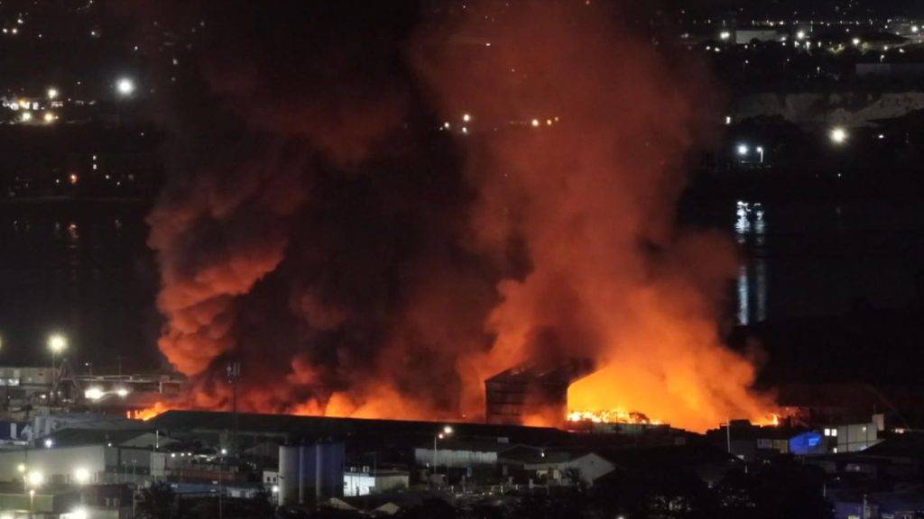 Large fire breaks out at warehouse in southeast London