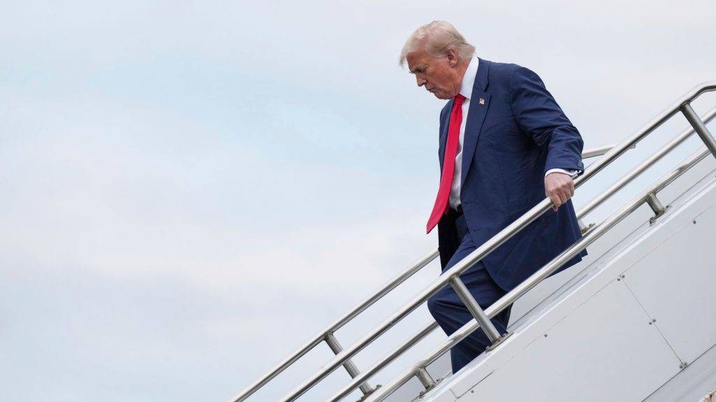 “I like your PM”: Trump praises Starmer as he touches down in Scotland