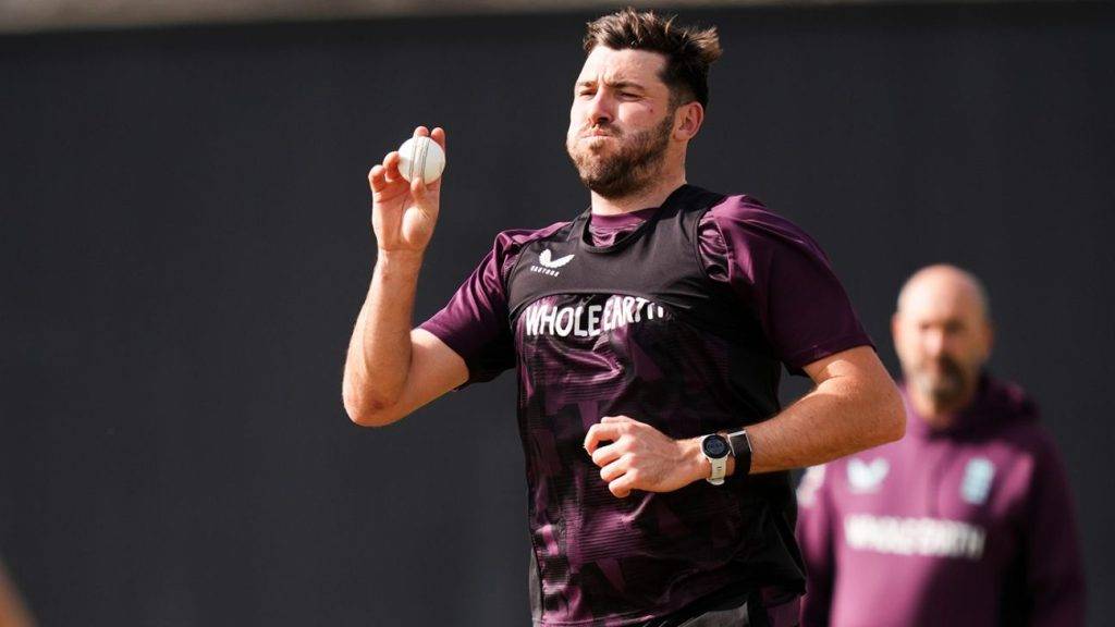 Jamie Overton replaces Saqib Mahmood in England XI for third ODI