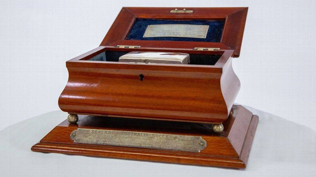 Australia and New Zealand play for the ‘Soccer Ashes’ due to a long-standing rivalry in football. The term originated from the cricket series between the two nations, where the losing team was said to have “lost the Ashes.” In football, the Soccer Ashes were established to commemorate the competitive spirit between the countries, with matches serving as a way to honor their shared history and sporting rivalry. The trophy symbolizes not just victory but also the camaraderie and competition that defines their encounters on the field.