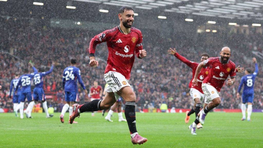 Man Utd endure rain, red to beat Chelsea Man Utd endure rain, red to beat Chelsea