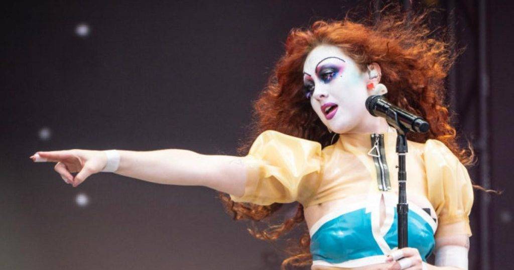 Chappell Roan scolds fan for yawning during her concert Chappell Roan scolds fan for yawning during her concert