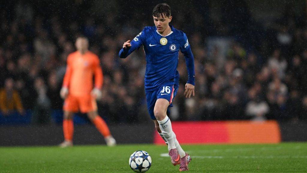 Walsh becomes youngest Englishman in UCL since Wilshere