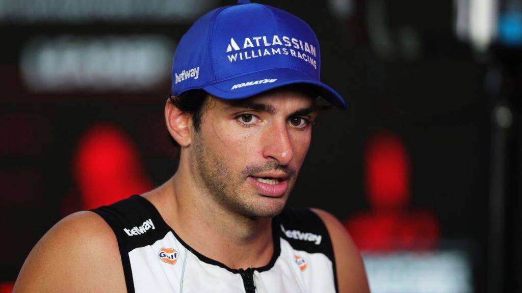 Sainz: F1 race broadcasts too focused on girlfriends, celebs
