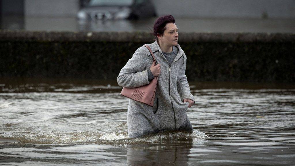 UK must prepare for 2C of warming by 2050 government told for first time UK must prepare for 2C of warming by 2050 government told for first time