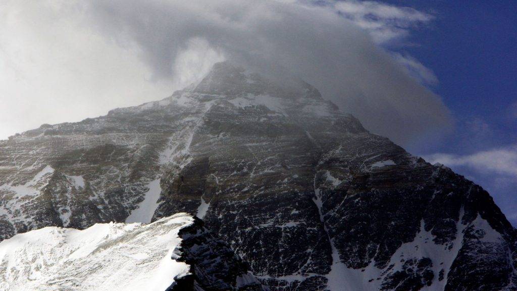 Hundreds rescued near Mount Everest after being stranded by blizzard