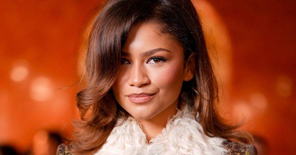 Zendaya refusing to stand next to Euphoria co-star after fall-out Zendaya refusing to stand next to Euphoria co-star after fall-out