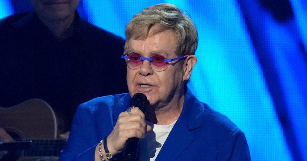 Sir Elton John pays emotional tribute to ‘idol’ during rare appearance