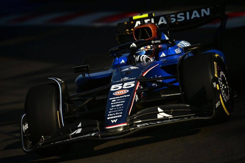 F1 defends TV broadcasts following criticism from Alonso and Sainz F1 defends TV broadcasts following criticism from Alonso and Sainz