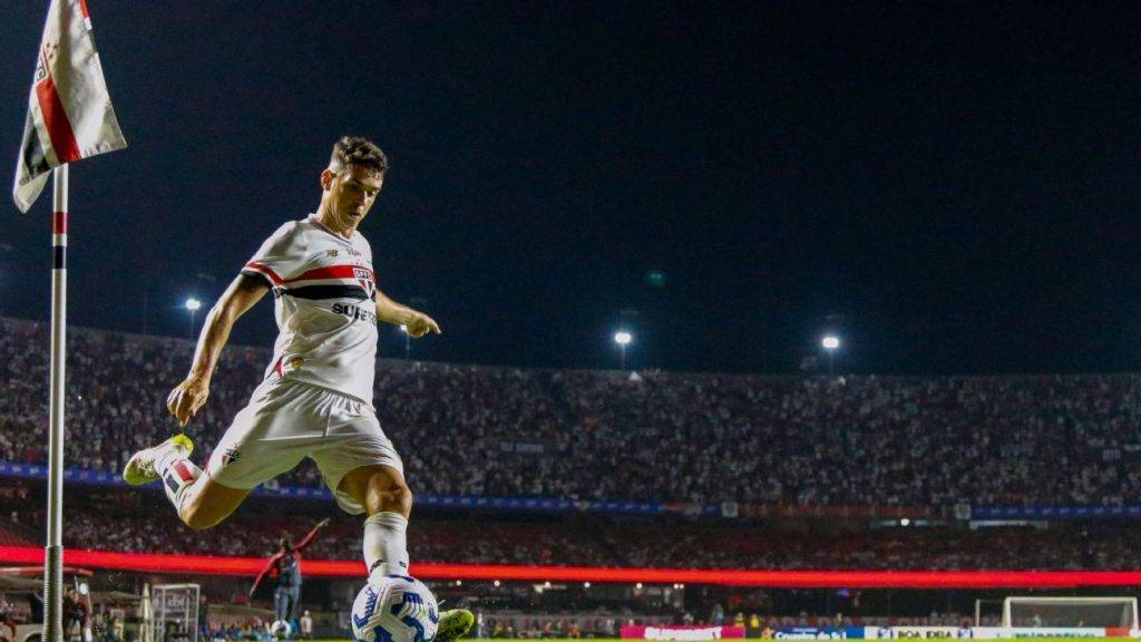 Ex-Chelsea midfielder Oscar in hospital after abnormal fitness test