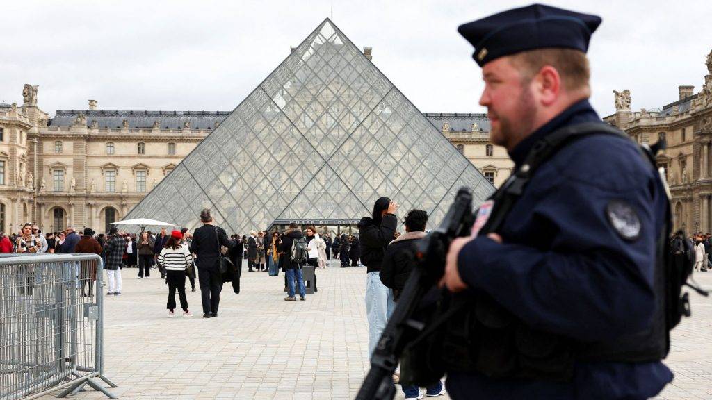 Two Louvre jewellery heist suspects convicted over theft in 2015
