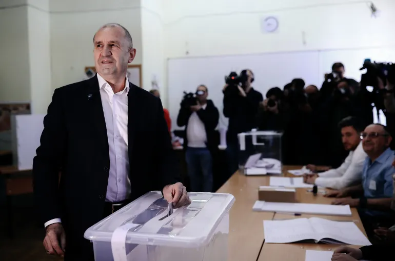 epa12899730 Rumen Radev, leader of the Progressive Bulgaria (PB) coalition, casts his ballot during the parliamentary elections in Sofia, Bulgaria, 19 April 2026. Approximately 6.6 million voters are heading to the polls to elect 240 members of the National Assembly in an attempt to establish a stable coalition government following a period of prolonged political deadlock in the Balkan nation. EPA/BORISLAV TROSHEV