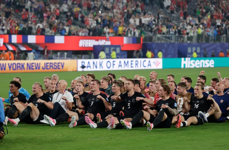Soccer Football - FIFA World Cup 2026 - Group I - Norway v Senegal - New York/New Jersey Stadium, East Rutherford, New Jersey, U.S. - June 22, 2026 Norway team do the traditional rowing celebration with their fans after the match REUTERS/Jeenah Moon