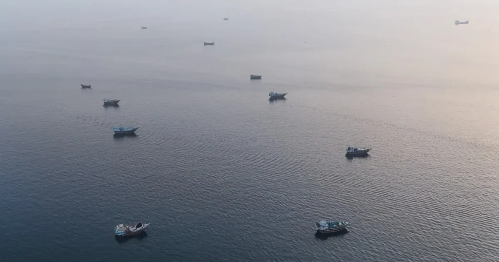 Oil prices rise amid escalating US-Iranian strikes affecting Strait of Hormuz