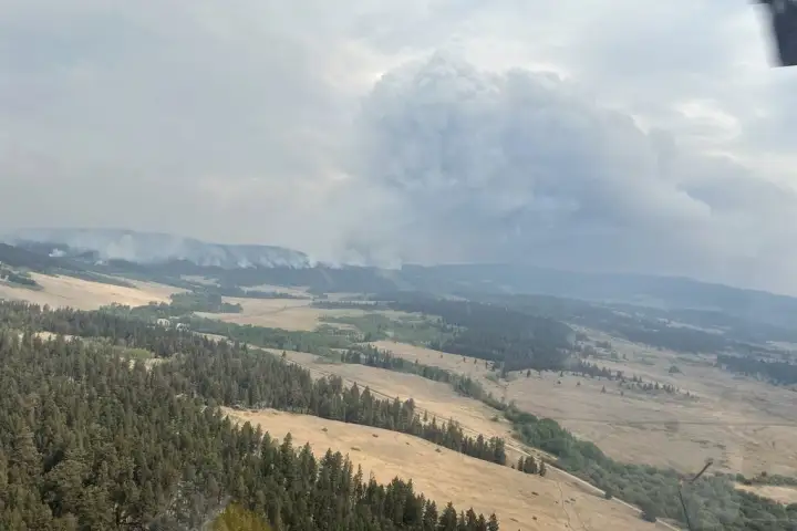 Wildfires near Clinton, B.C. merge, covering nearly 670 square kilometres WTX News 50671f0e49255e60cf558d54fbc42aab9193029e245938ced154ffe5b67758e5 31702c
