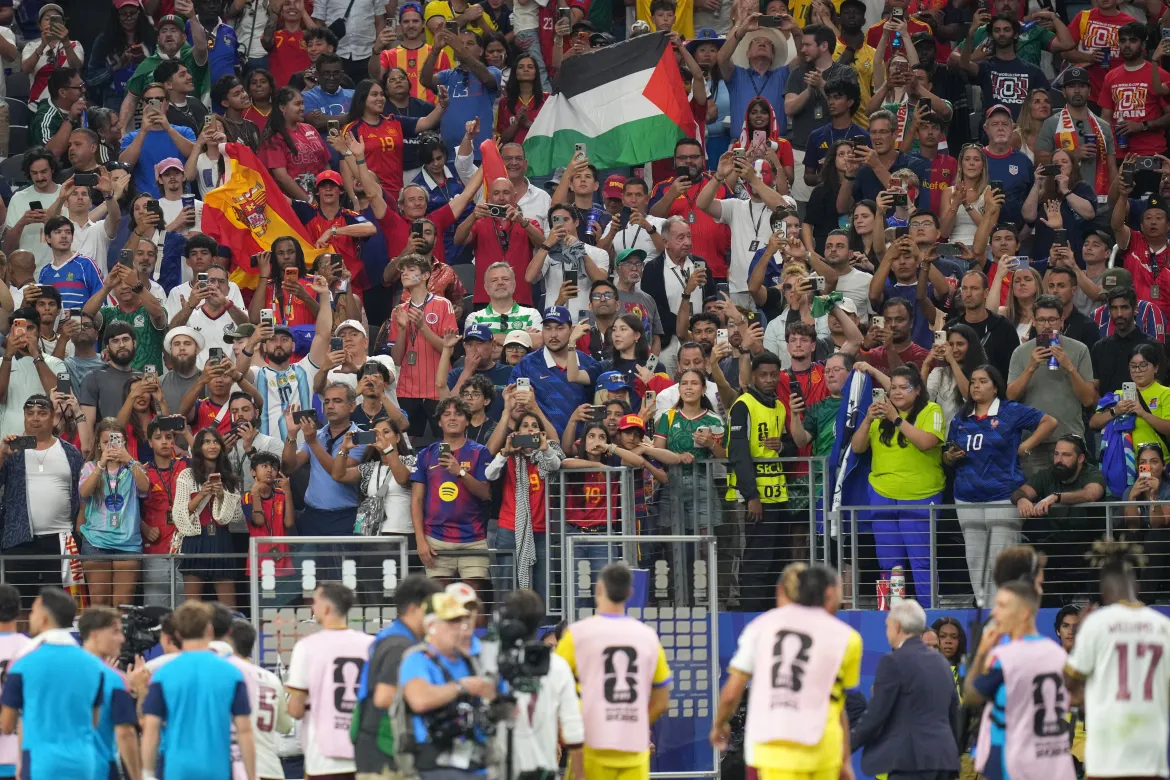 Spain celebrate World Cup final qualification in Madrid