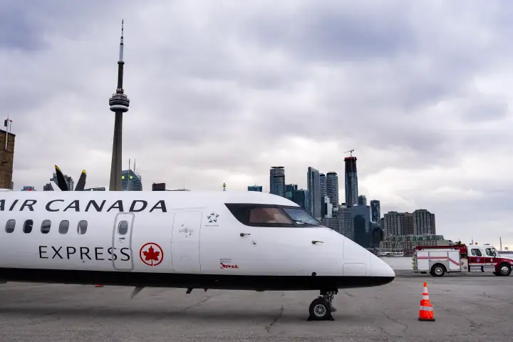 Federal government stops expansion of Billy Bishop Airport WTX News CP176026541