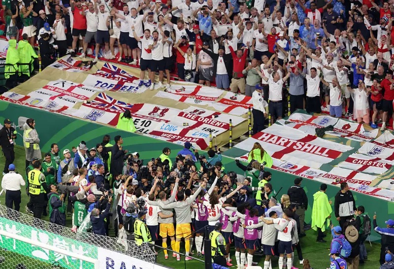 Hey Jude! It's coming home .... LIVE FROM THE AZTECA WTX News England win in the Azteca