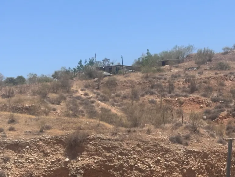 A long-established illegal Israeli settler outpost located right above a Palestinian village in the Jordan Valley [WTX News]