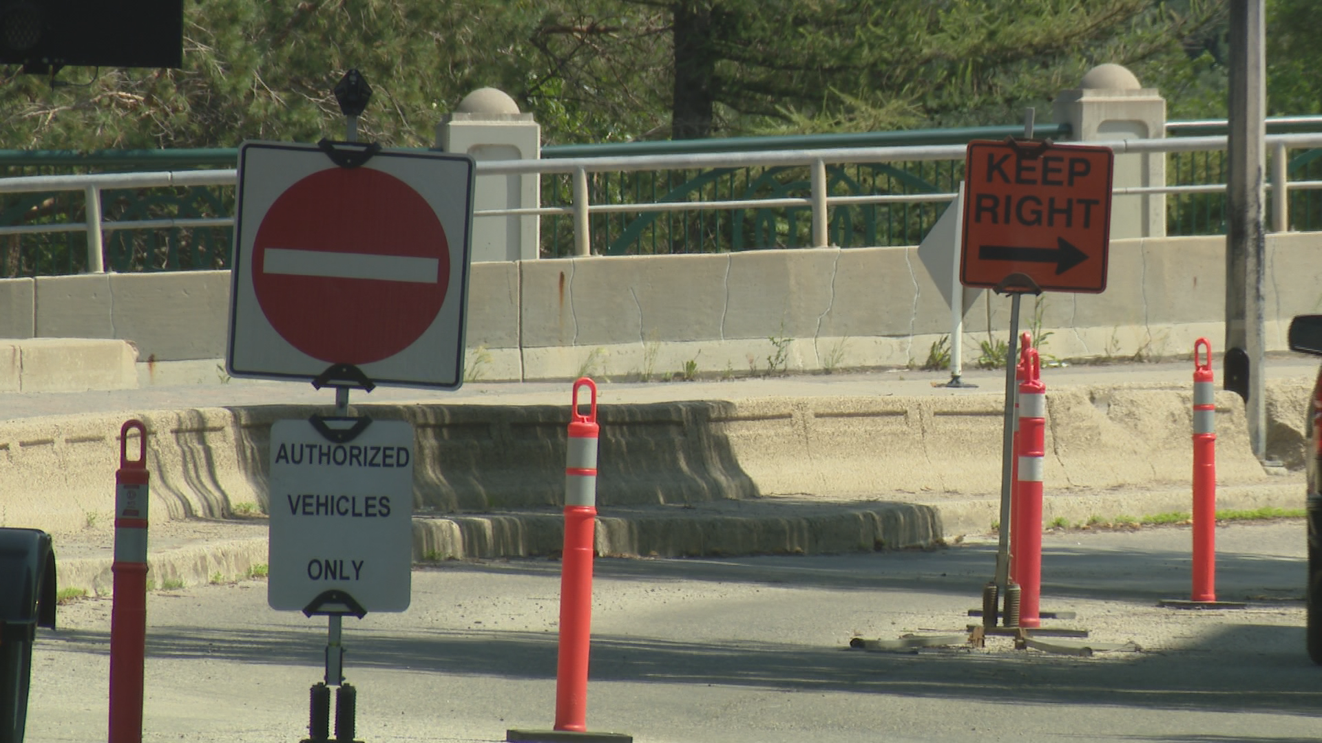Sunday Papers - MPs plot to oust PM, but who will take over? WTX News UNIVERSITY BRIDGE CLOSURE