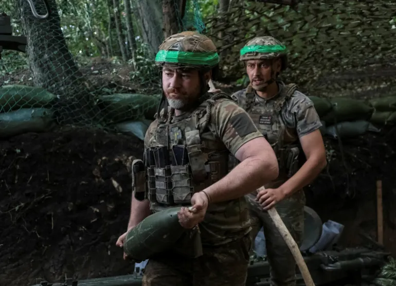 A serviceman of the 15th 'Kara-Dag' Brigade of the Operational Assignment of the National Guard of Ukraine carries a shell as he prepares to fire a 152 mm howitzer 2A65 Msta-B towards Russian troops, amid Russia's attack on Ukraine, at a position near the frontline town of Dobropillia, in Donetsk region, Ukraine July 8, 2026. REUTERS/Anatolii Stepanov