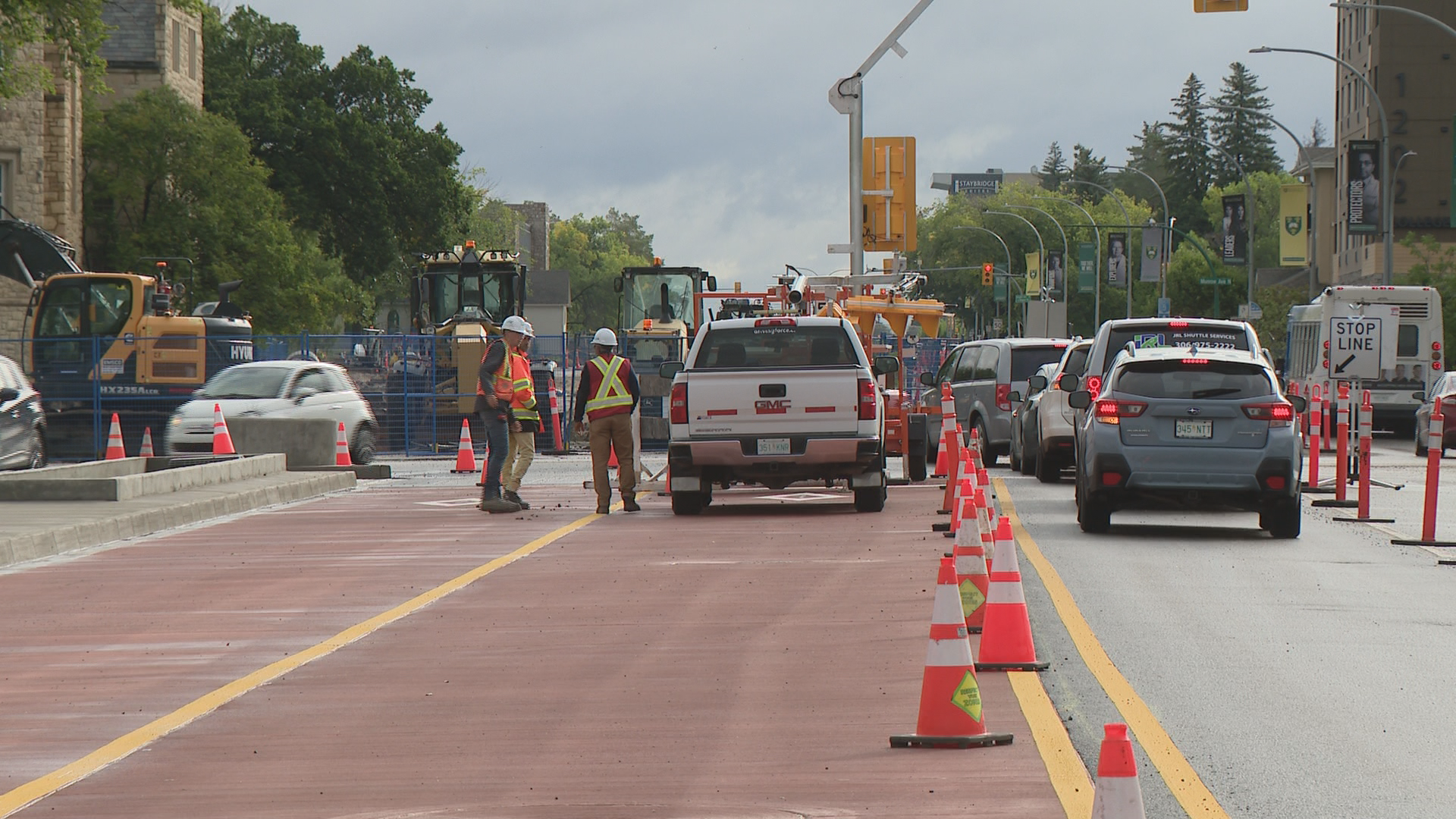 Construction on College Drive causes traffic delays for USask students and hospital staff Construction on College Drive causes traffic delays for USask students and hospital staff