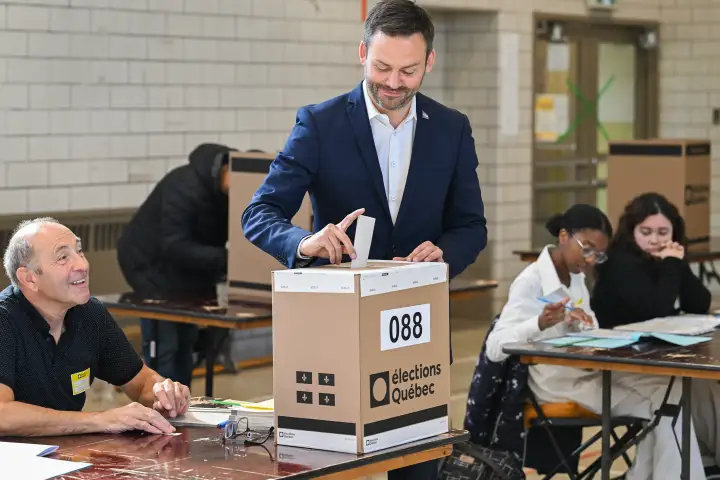 Quebec's anglophone community reacts with optimism and scepticism to PQ win WTX News CP177035044 e717dd