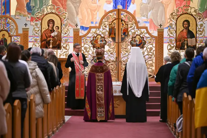 Bishops urge Albertans to consider referendum's effects on vulnerable groups WTX News GettyImages 2201289088